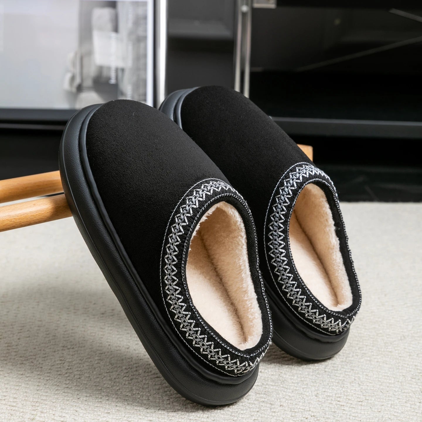 Men's Plush Slippers for Winter Thick Fuzzy Indoor House Shoes with Lightweight EVA Sole, Cozy Warm Slippers for Fall and Winter